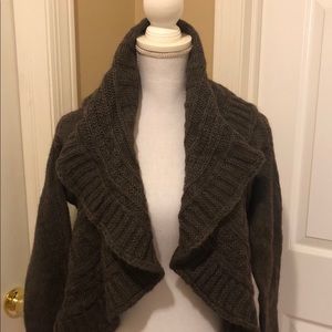 Trendy cropped brown knit sweater size small.